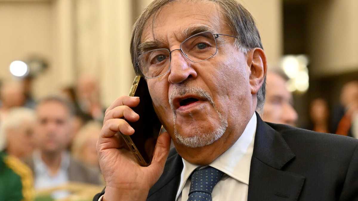 Immagine di Caos a destra, Berlusconi sabota Meloni al Senato. La Russa deluso: "Colpa di Ronzulli e Miccichè"