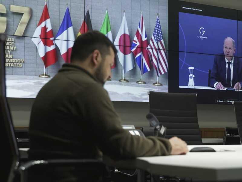 Zelensky interviene durante il G7 (LaPresse)