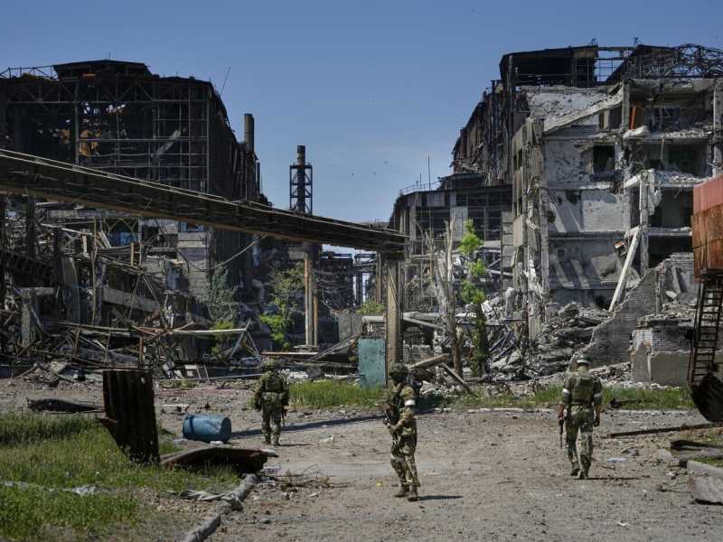 Il piano russo per ricostruire Mariupol e cancellare i crimini