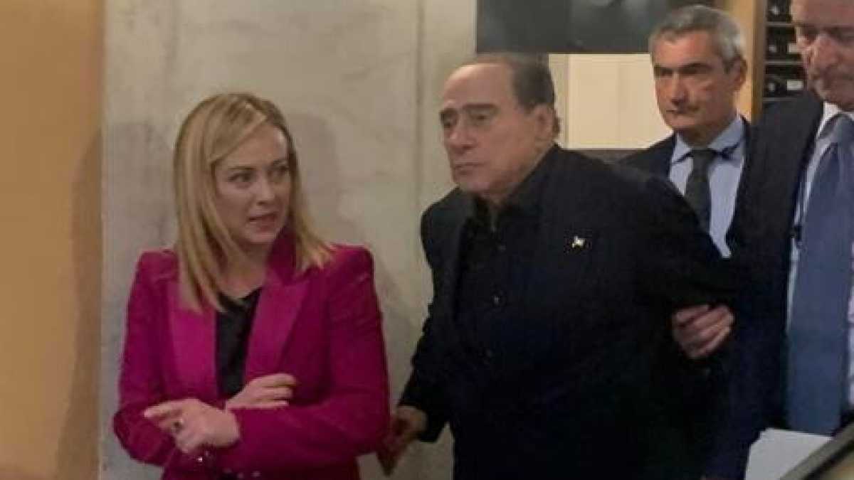 Immagine di Berlusconi nella tana di Meloni: "Pari dignità con la Lega". Ma c'è il no a Giustizia e Mise