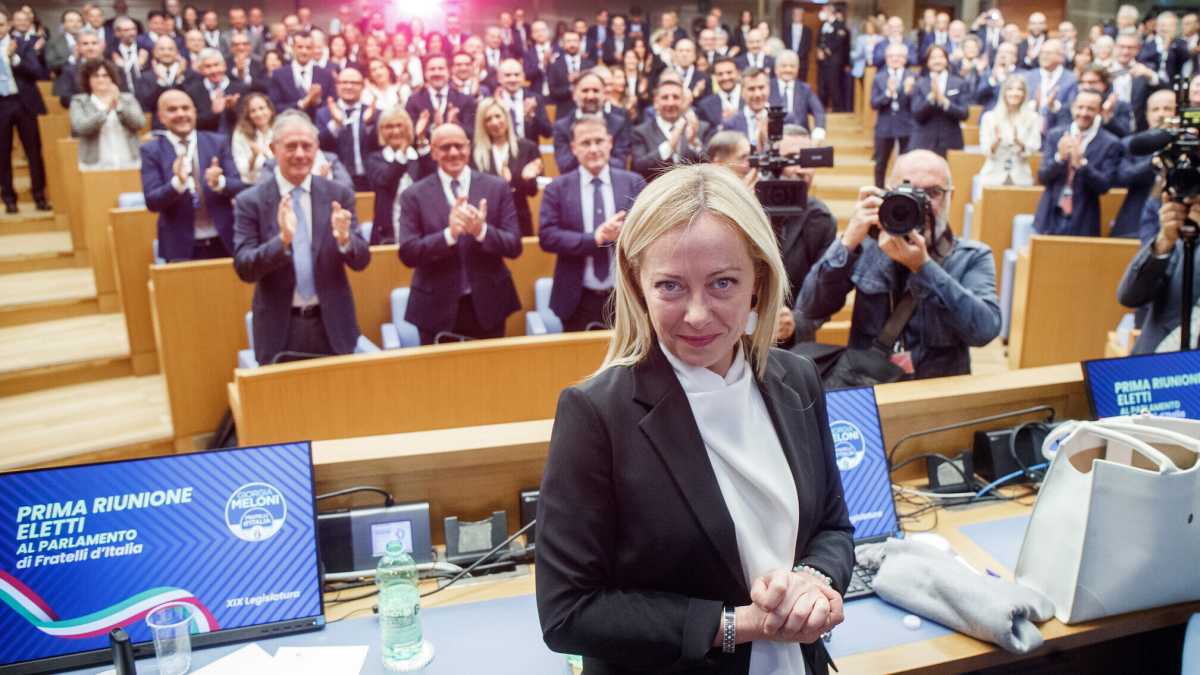 Immagine di Meloni non è ricattabile dal Cav., ok. Ma la sua destra è ricattabile dal suo passato?