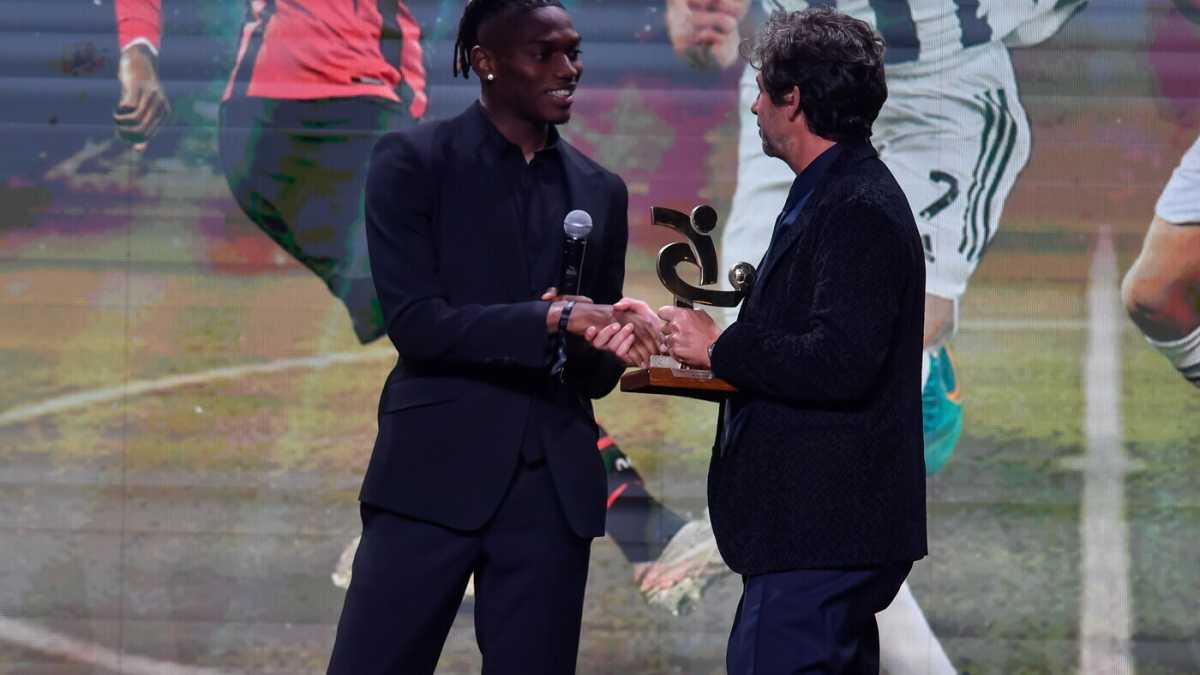 Immagine di Al Gran Galà della Serie A Leao si avvicina al rinnovo col Milan