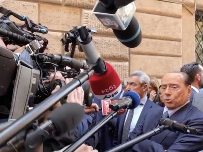 Berlusconi: "Ho riallacciato i rapporti con Putin". Frizioni su Casellati alla Giustizia