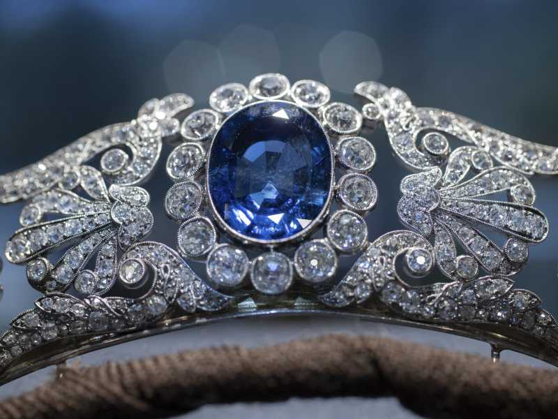 Amsterdam, Christie’s mette all’asta la parure di zaffiri della figlia adottiva di Napoleone I (LaPresse) <br />
