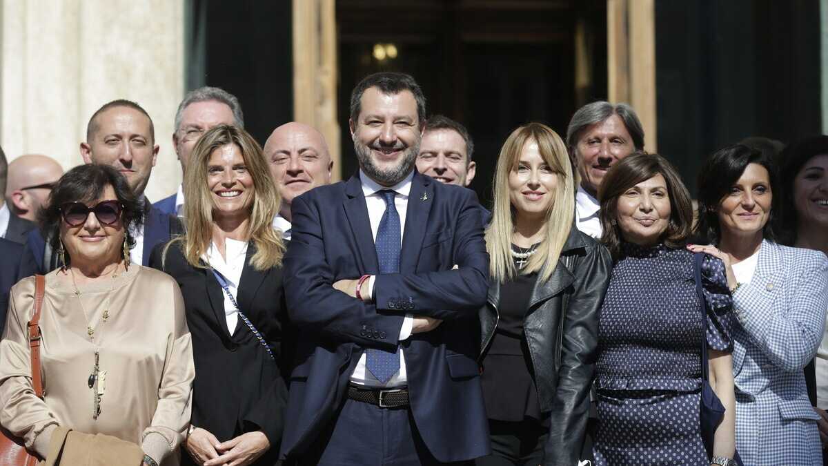 Immagine di Salvini fa il maestro Perboni. Studia i dossier e pensa alle caselle dei vice. Assedio a Giorgetti
