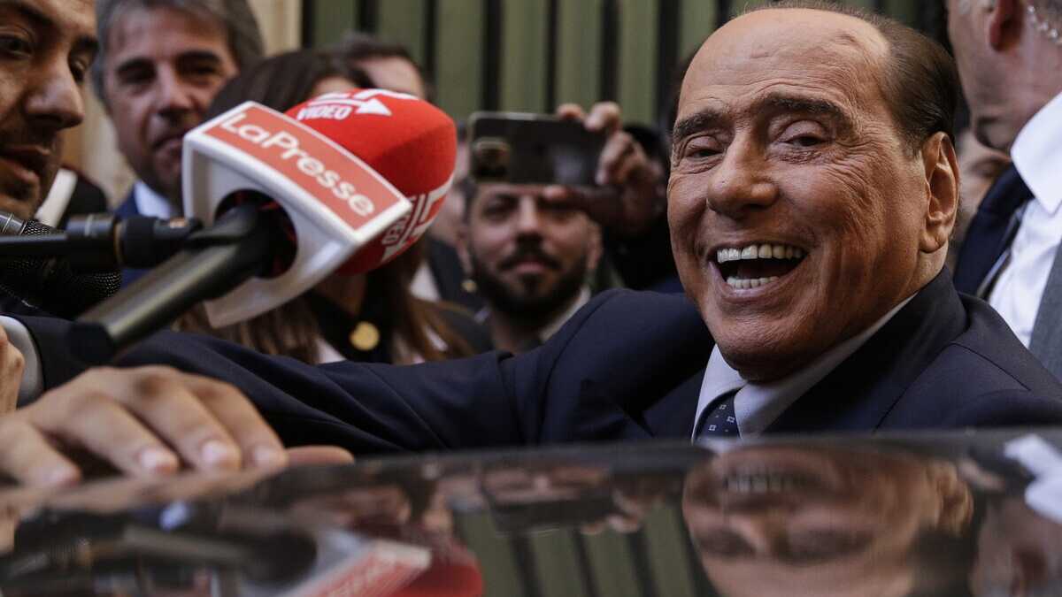 Immagine di Berlusconi agita gli incubi di Meloni tra Putin, Casellati e Ronzulli