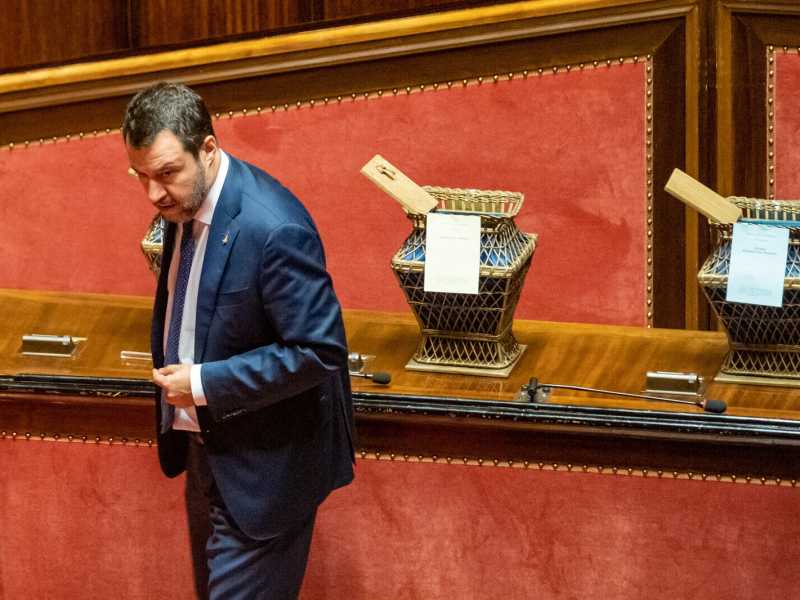 Salvini economics. Fa il punto con i suoi economisti e al Cav. "Silvio, ma che fai?"