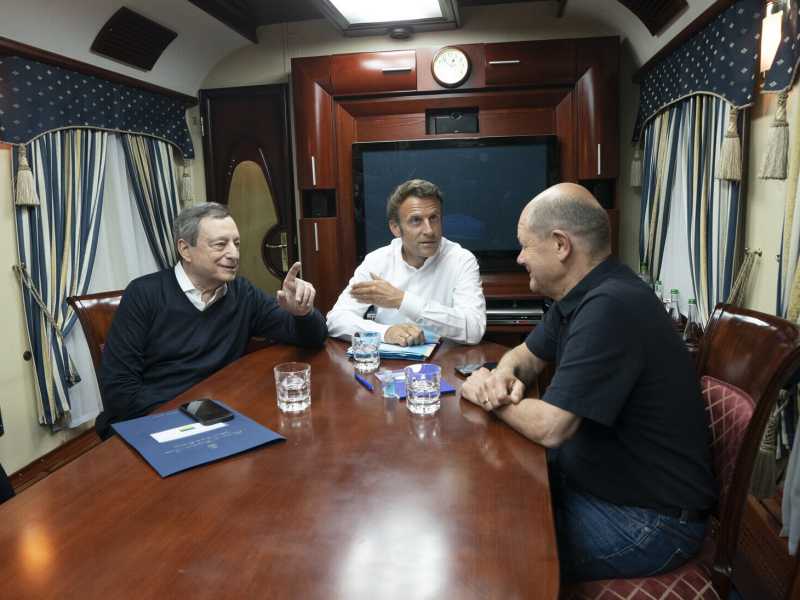 Il 16-06-2022, Draghi, Macron e Scholz in treno per Kyiv (LaPresse)&nbsp;<br />