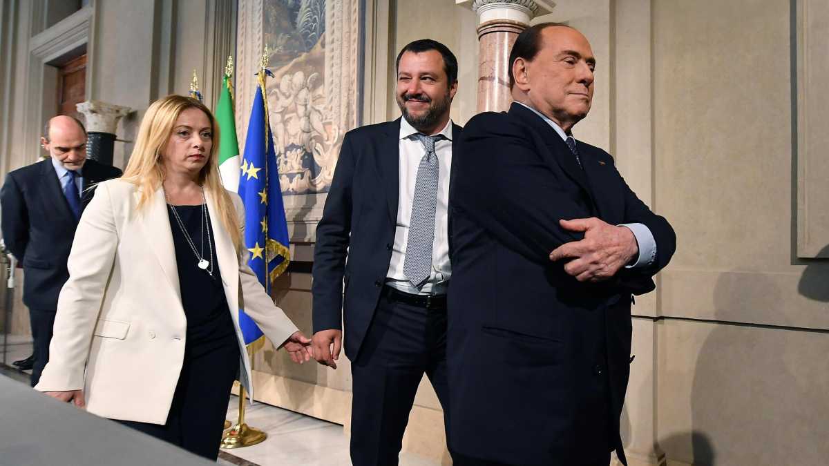 Immagine di Meloni al Colle con la coalizione: "Oggi parlo solo io". Il grande gelo col Cav.