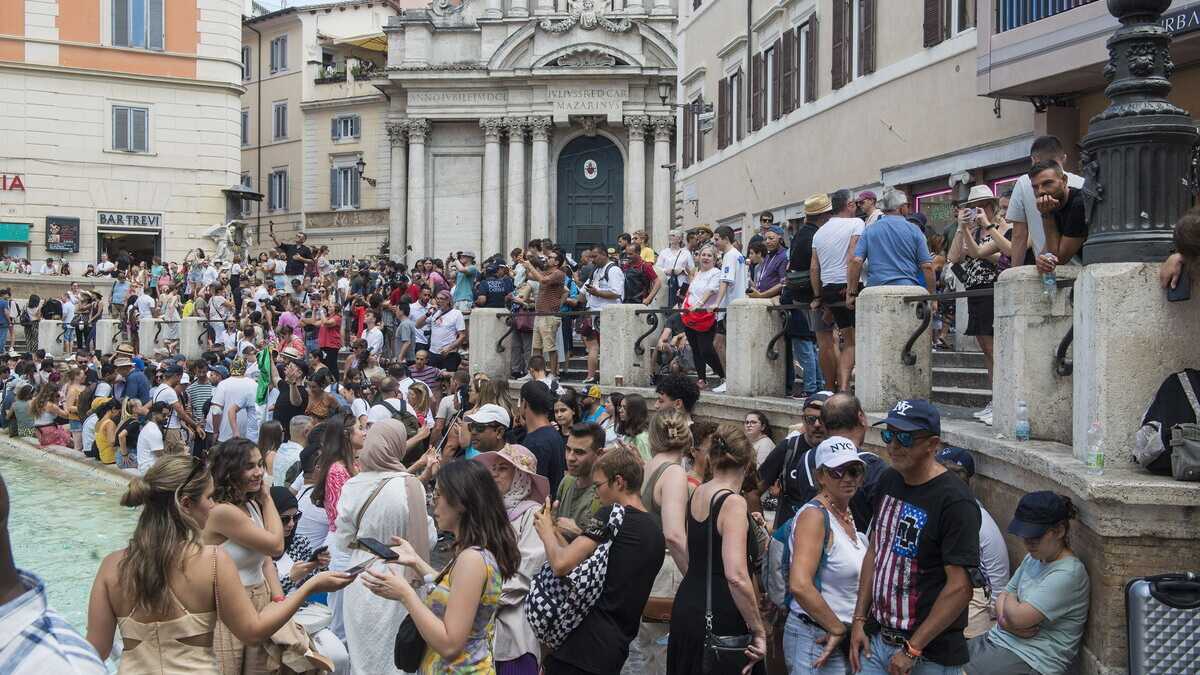 Immagine di Roma è di nuovo strapiena di turisti. Ma ora gli albergatori temono la crisi energetica