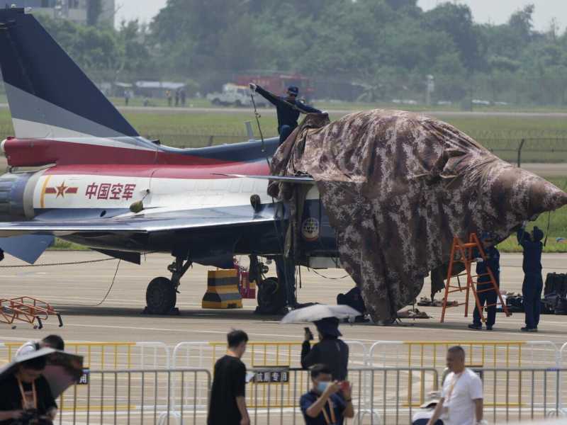 La Cina recluta i piloti occidentali per addestrare i suoi alla guerra