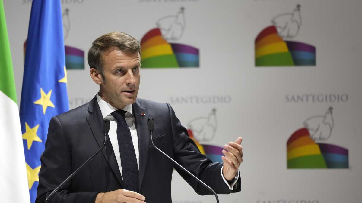 Immagine di L’immensa difficoltà della pace spiegata da Macron alla Comunità di Sant'Egidio