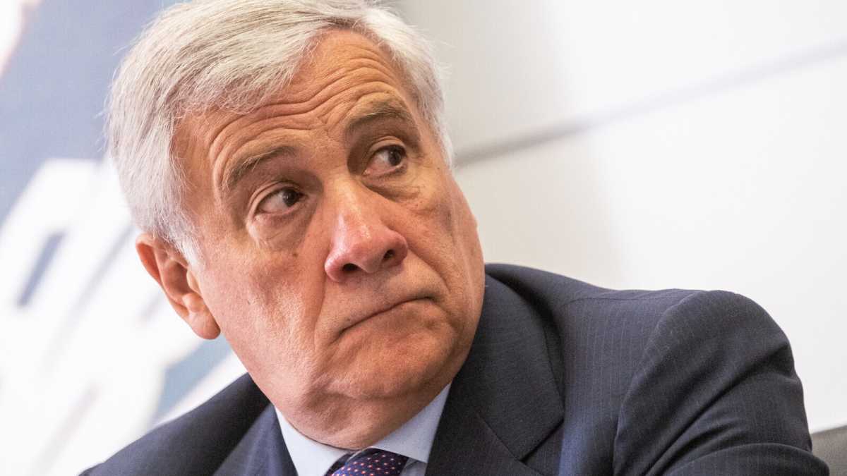 Immagine di Tajani per Meloni è un rompicapo: si dissocia dal Cav. per non perdere la Farnesina