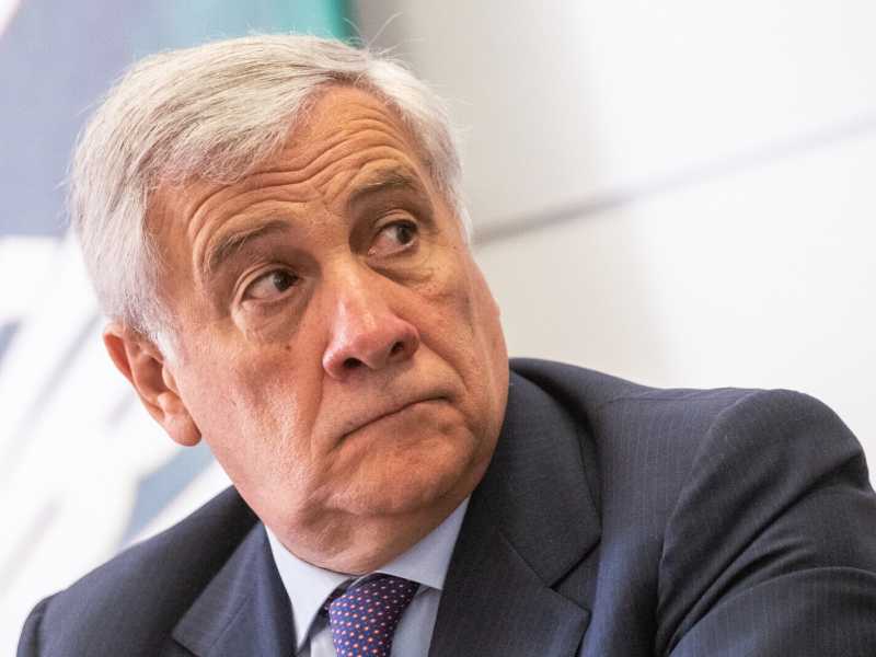 Tajani per Meloni è un rompicapo: si dissocia dal Cav. per non perdere la Farnesina