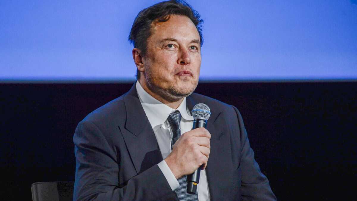 Immagine di Musk compra o non compra Twitter? L’attrito con Washington