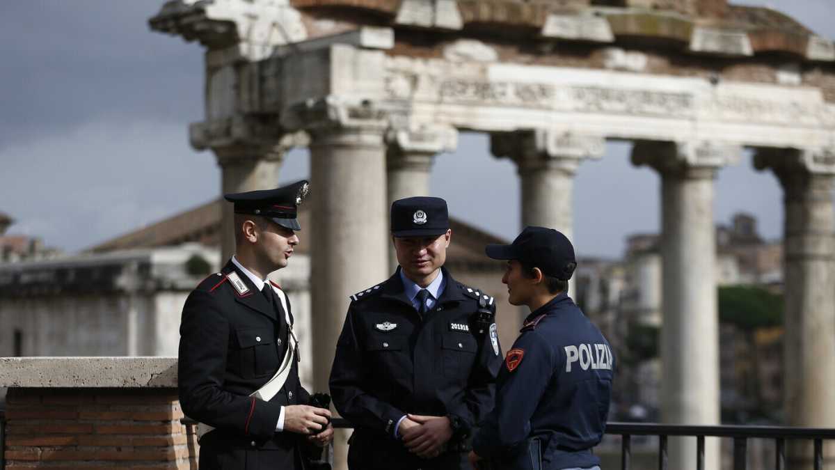 Immagine di La tentacolare polizia cinese e l'anomalia italiana