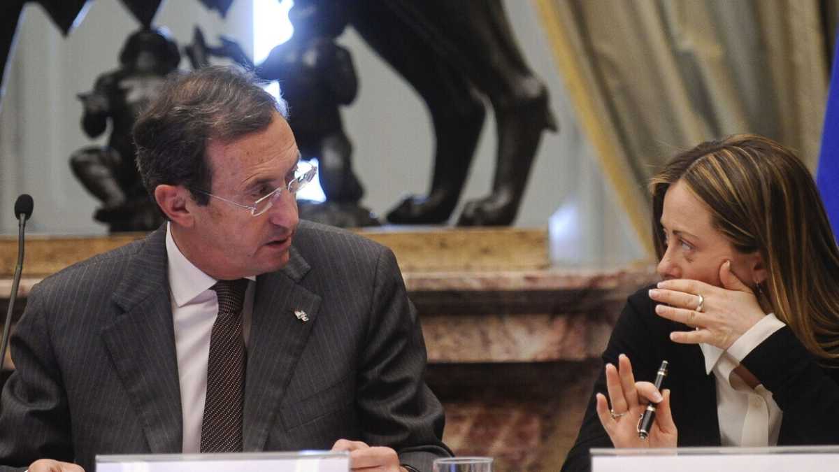 Immagine di I consigli di Fini a Meloni e il tour della premier: ecco l'Air force Giorgia