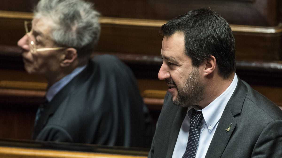 Immagine di Salvini purga Bossi. Lettera di diffida contro il comitato nord
