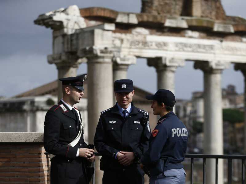 La tentacolare polizia cinese e l'anomalia italiana