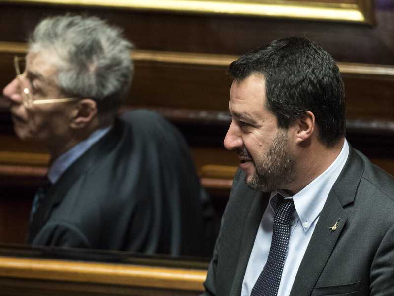 Salvini purga Bossi. Lettera di diffida contro il comitato nord