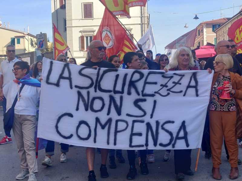 Una manifestazione contro il rigassificatore (Foto Ansa)