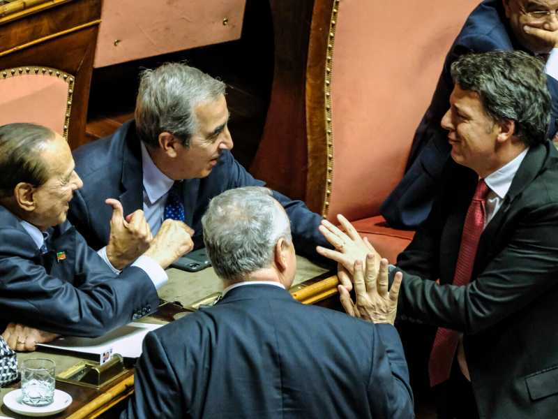 "Attenti all'ammazzagoverni". Perché Meloni teme le manovre di Renzi al Senato