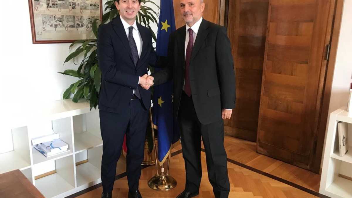 Immagine di Le nuove misure: niente multe e reintegro dei sanitari No vax. Ma il Covid non è sconfitto, dice Mattarella