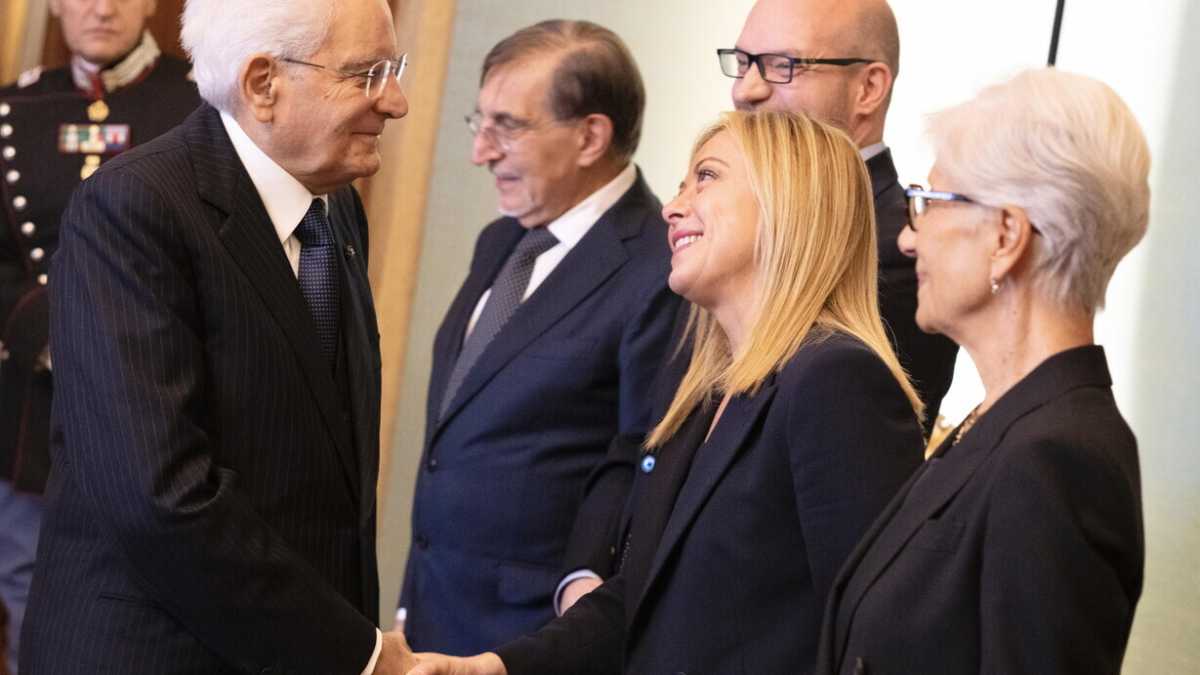 Immagine di Meloni marcia su Bruxelles: giovedì il debutto Ue. Pnrr e Immigrazione, primi scogli