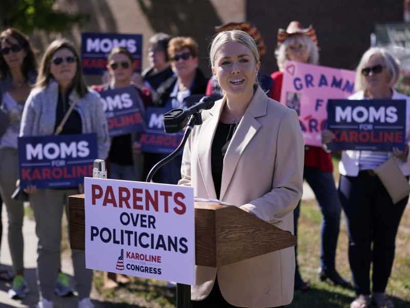 La candidata repubblicana del New Hampshire, Karoline Leavitt, durante un evento della campagna elettorale nella citt&agrave; di Manchester (Ap/Charles Krupa)&nbsp;<br />