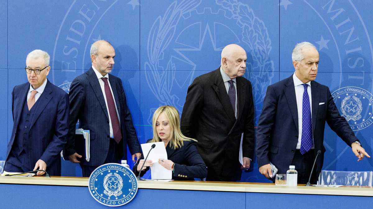 Immagine di Covid: i medici non vaccinati tornano in corsia, ma restano le mascherine