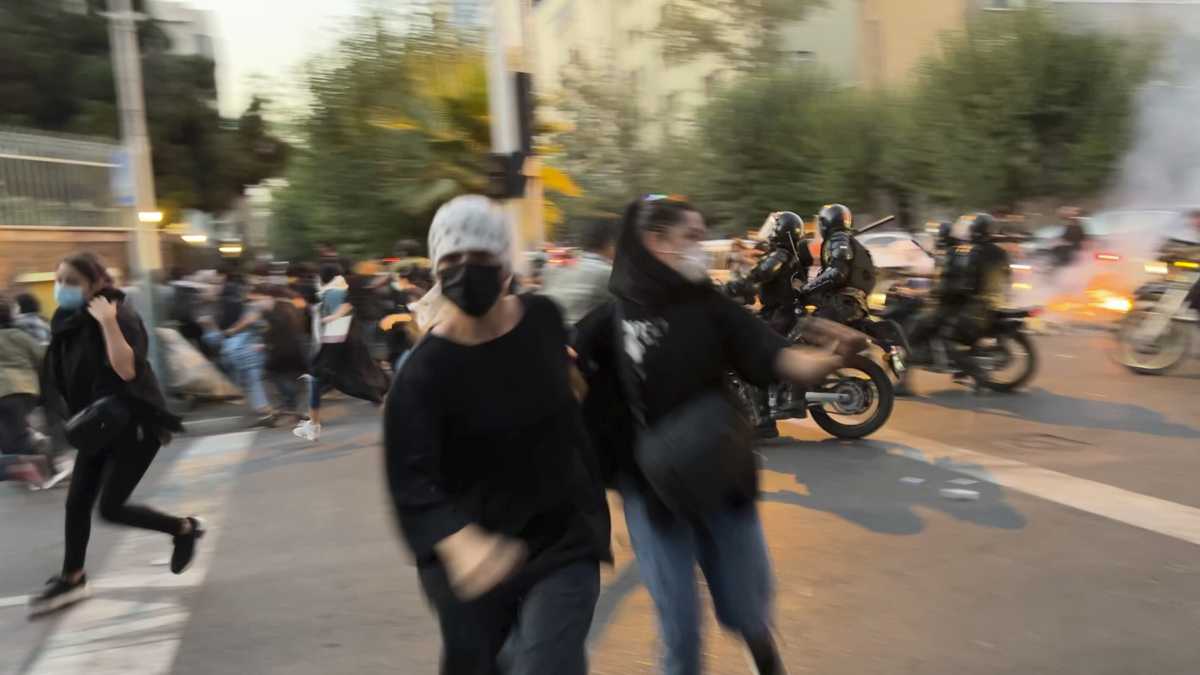Immagine di Altro che infame pacifismo. Organizzate un rave party all’ambasciata iraniana