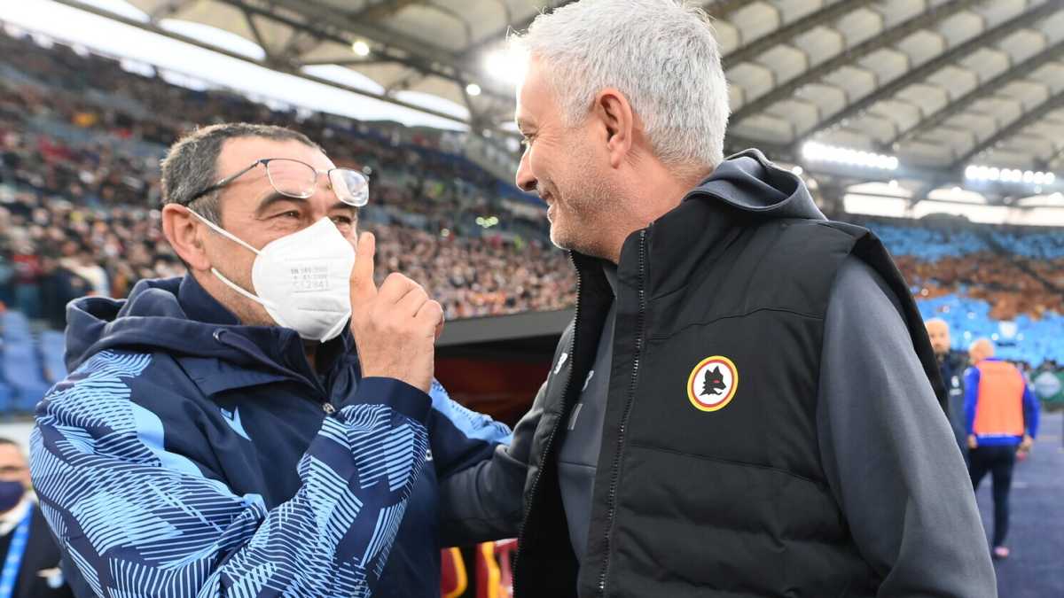 Immagine di Col calcio spettacolo Sarri ha sconfitto Mourinho e il gioco difensivo? Un bilancio verso il derby