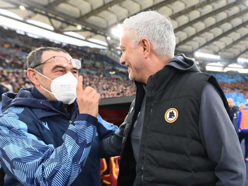 Maurizio Sarri e Josè Mourinho (LaPresse)