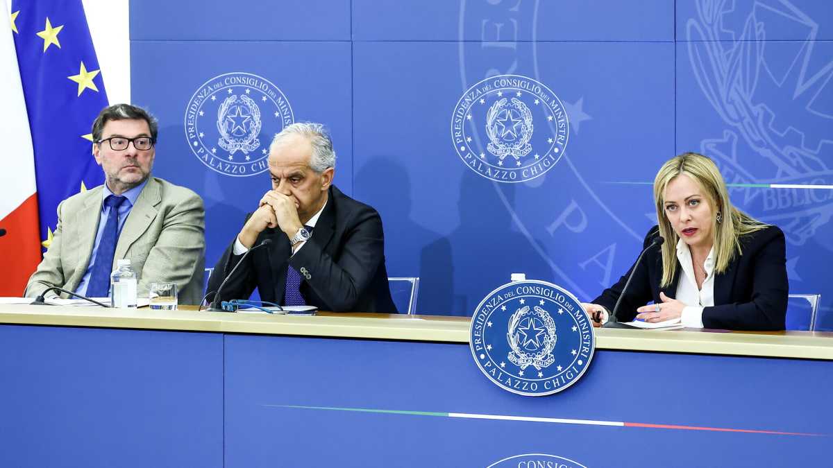 Immagine di Nadef: Meloni prevede più deficit che crescita rispetto a Draghi