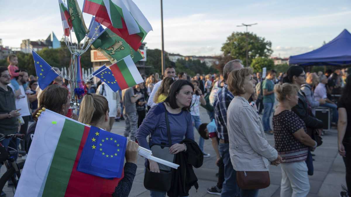 Immagine di La Bulgaria, nonostante le divisioni interne, vota per l’invio di armi all’Ucraina