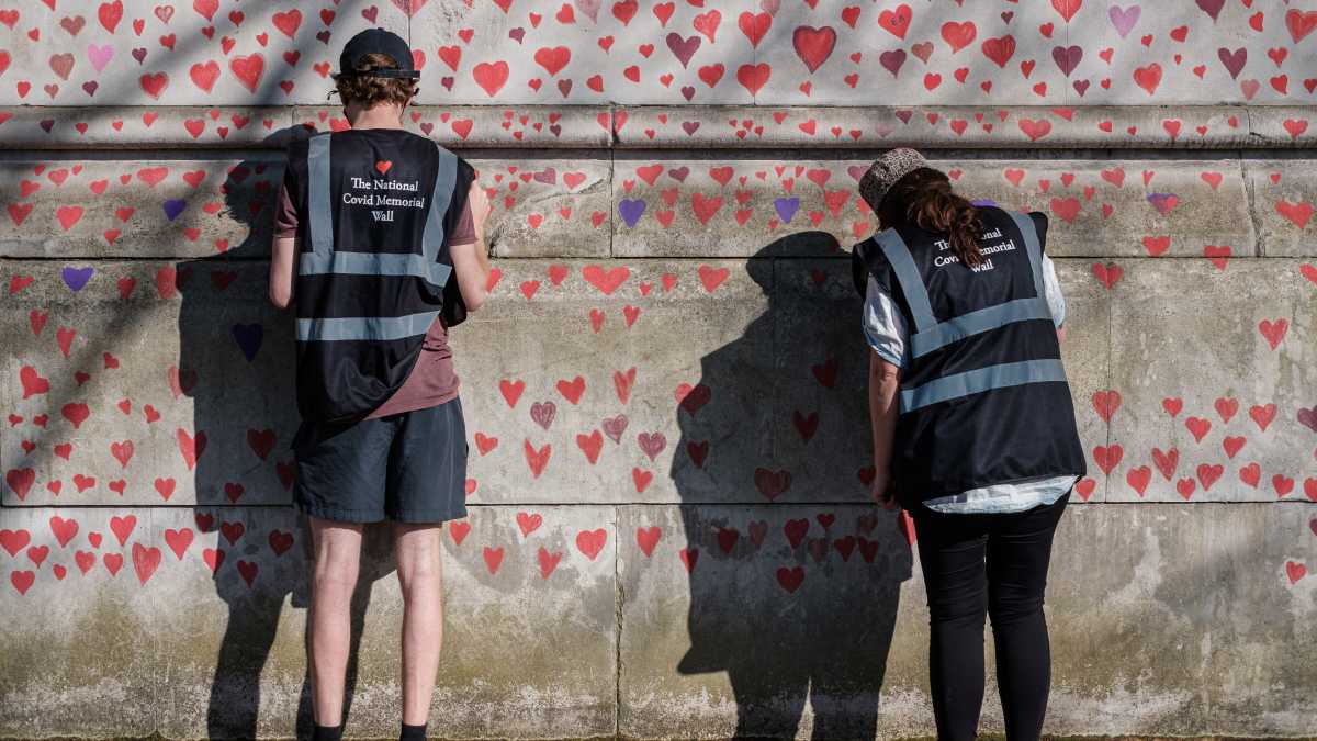 Immagine di Il diario degli altri di fronte al Covid della lontananza. Noi vivi isolati dai morti
