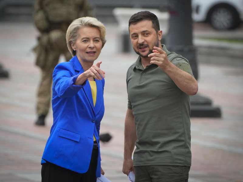 Ursula von der Leyen e Volodymyr Zelensky (LaPresse)