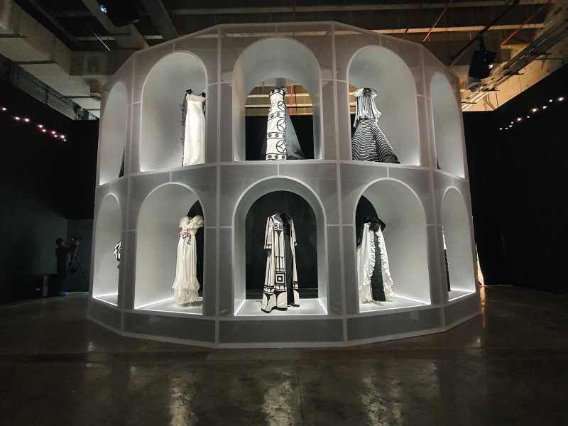 La sala Capriccio romano della grande mostra Forever Valentino&nbsp;<br />