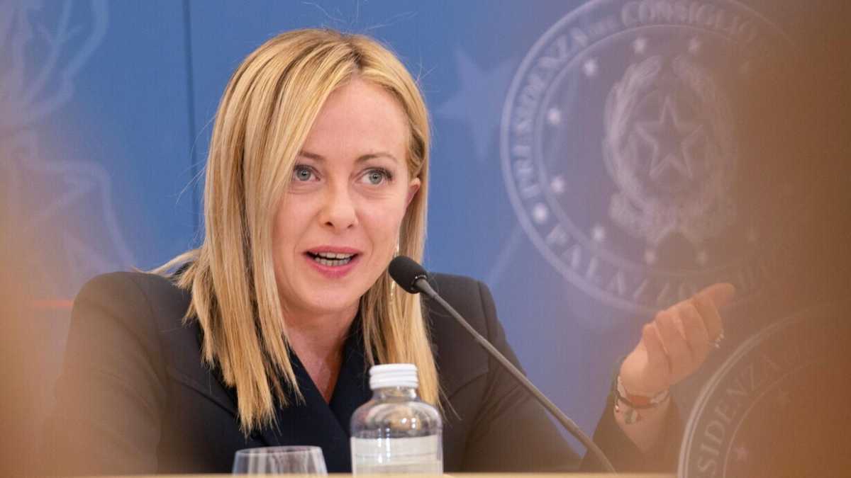 Immagine di Meloni compatta i suoi: "Far sbarcare i migranti non è stata una scelta del governo"