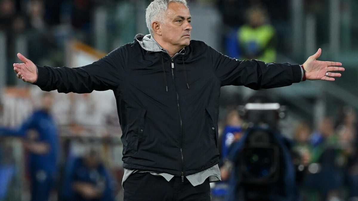 Immagine di Chi detta la linea. Perché ci vorrebbe un Mourinho alla guida del Pd