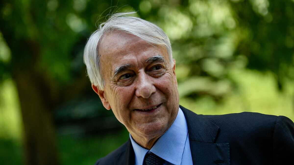 Immagine di Il Pd in Alfetta. La gara lombarda per non candidarsi. Pisapia tallonato. Cottarelli ormai in garage