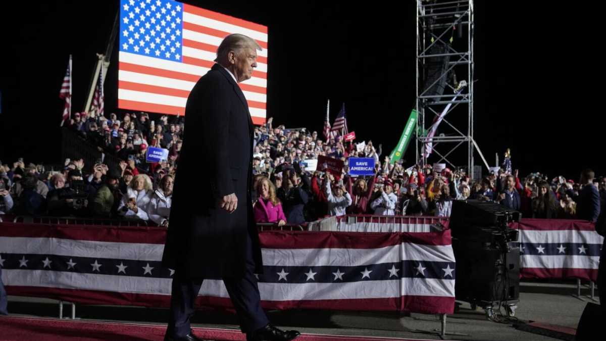 Immagine di Trump sbraita, l’onda rossa non c’è stata. Perché i democratici hanno tenuto e i conti ancora da fare