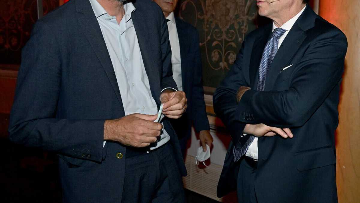 Immagine di Fratoianni e Bonelli salutano il Pd per abbracciare Conte. Patto anti inceneritore