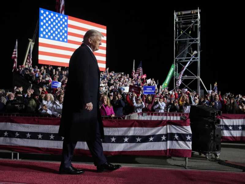 Trump sbraita, l’onda rossa non c’è stata. Perché i democratici hanno tenuto e i conti ancora da fare