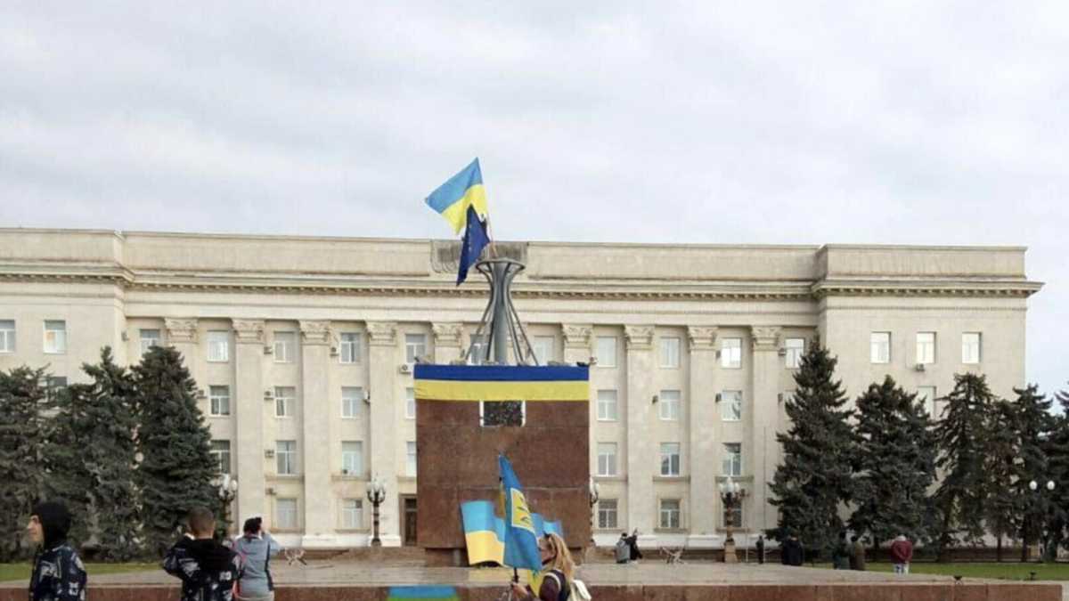 Immagine di La gioia di Kherson, la bandiera europea. “Sapevamo che sareste arrivati”