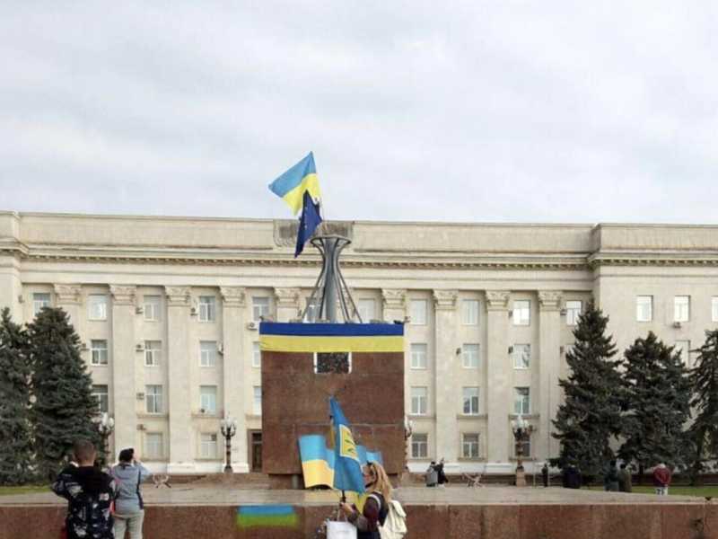 La gioia di Kherson, la bandiera europea. “Sapevamo che sareste arrivati”