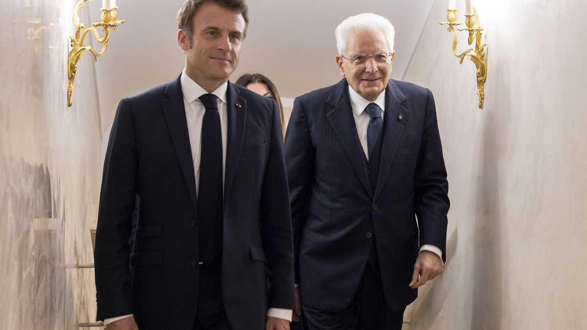 Immagine di Migranti, la toppa di Mattarella. Telefonata con Macron: "Piena collaborazione su tutto"