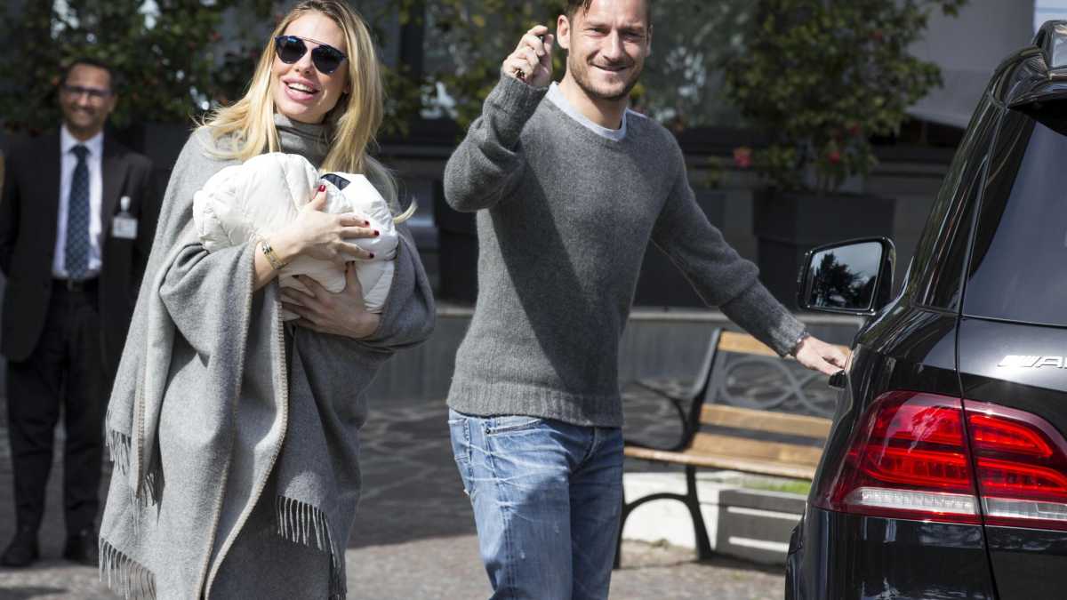 Immagine di Le borsette del disamore. Da Wanda Nara al Totti gate