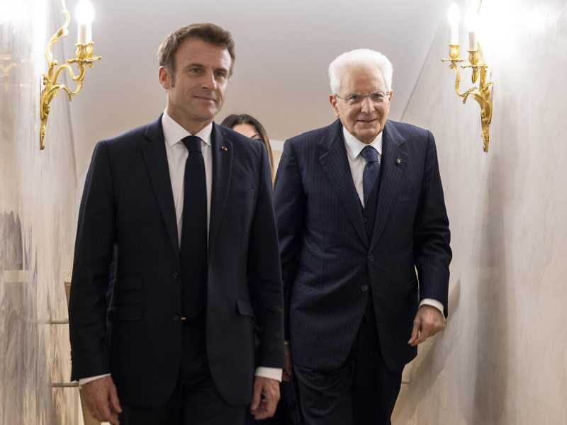 Migranti, la toppa di Mattarella. Telefonata con Macron: "Piena collaborazione su tutto"