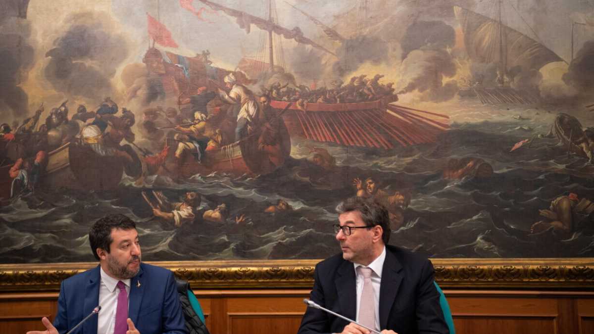 Immagine di Pensioni: Salvini spernacchia Giorgetti